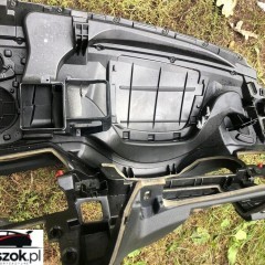 BMW 5 F10 F11 DESKA KONSOLA CZARNA IGŁA