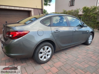 SPRZEDAM OPEL ASTRA J SEDAN 1,6 85KW/115KM 2018 R.  53755km