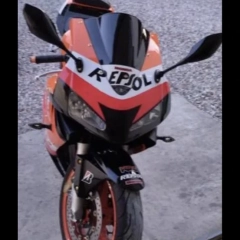 Honda cbr 600 rr repsol 2004 