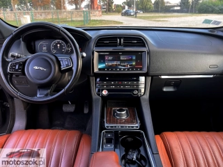 Jaguar F-Pace//2.0 D//180 KM//Skóra//Nawigacja//Kamera cofania