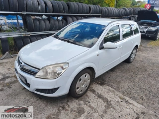 Opel Astra H na części lub w całości. Uszkodzony Silnik