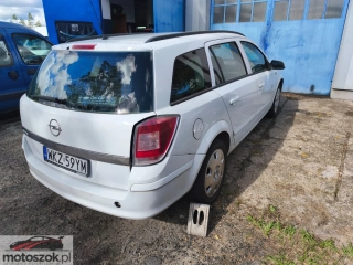 Opel Astra H na części lub w całości. Uszkodzony Silnik